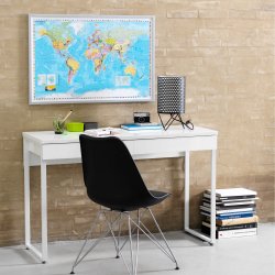 90 x 60 cm. Verdens kort. Indrammet.