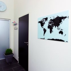 80 x 50 cm. Glas Verdens kort