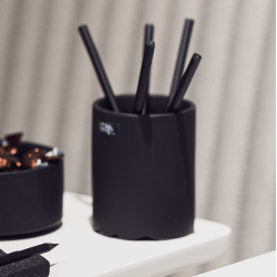 Zahnbrstenbecher aus brauner Keramik