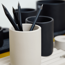 Zahnbrstenbecher aus weier Keramik