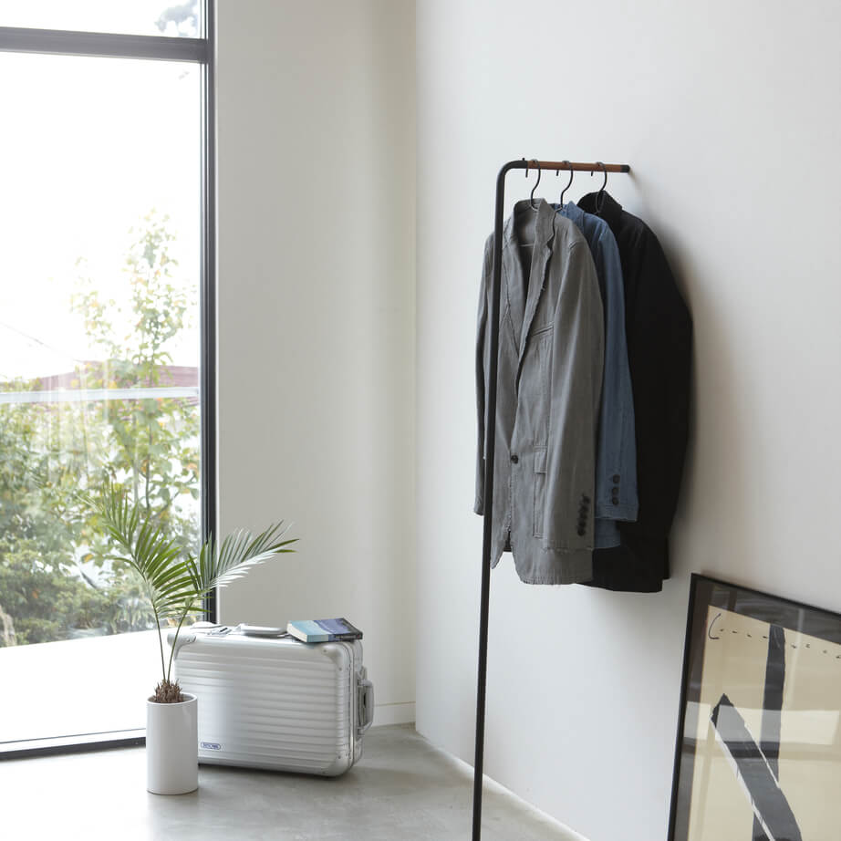 Yamazaki tøjstativ til væg, sort