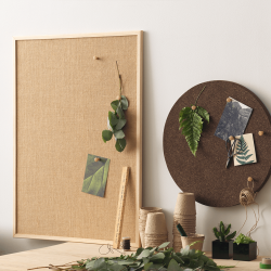 80 x 60 cm. Hessische Pinnwand. Holzrahmen