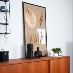 100 x 60 cm. Hessische Pinnwand. Schwarzer Rahmen