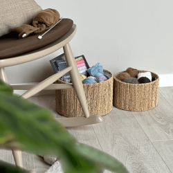 Planteringskorg i jute, diameter 20 cm.